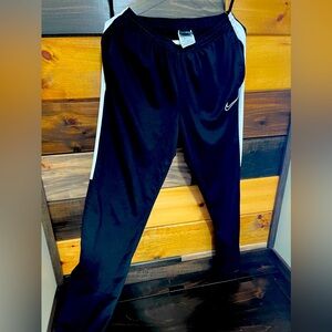 Men's Nike Dri-Fit joggers. In good condition.Size Med. Zip up bottoms.